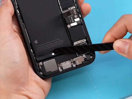 Замена аккумулятора iPhone 16e (оригинал)