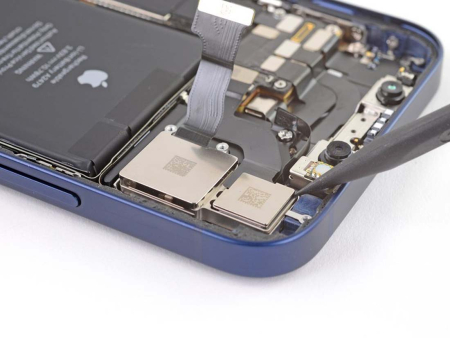 Перепайка микросхемы и устранение ошибки дисплея iPhone 12